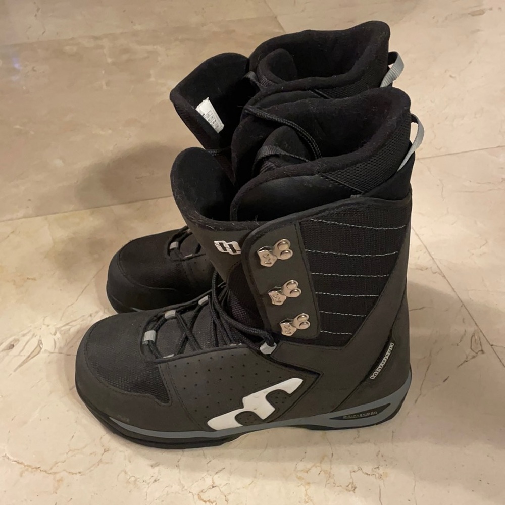 Snowboard boots Morrow Men’s 9.5 perfect condition